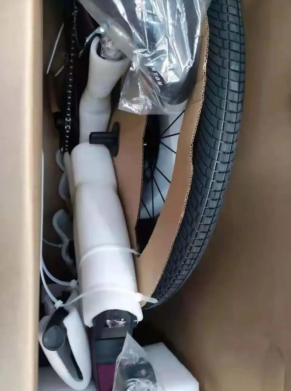 中港鋰<a href='http://m.lztzps.com' title='電池海運' >電池海運</a>